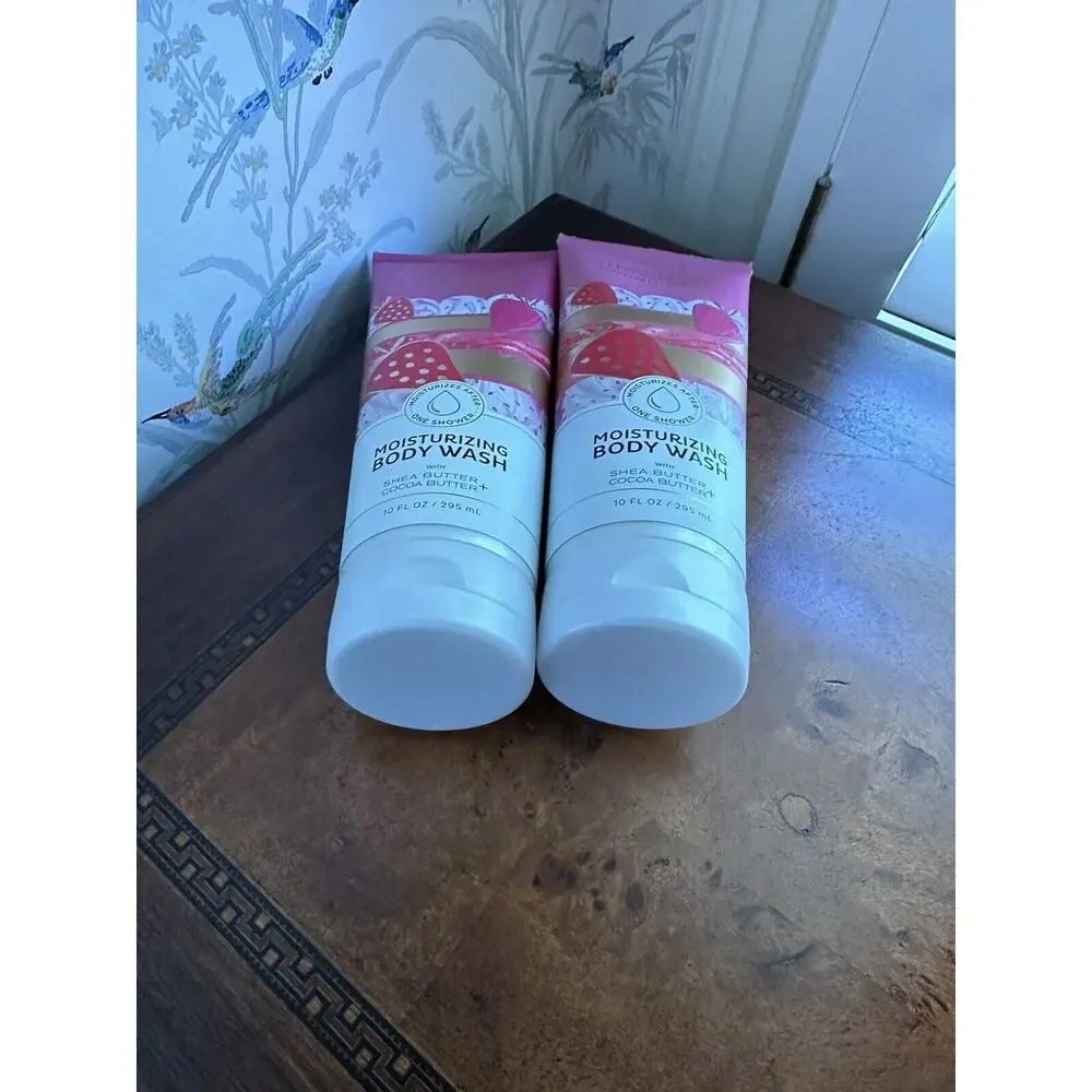 2 New Bath & Body Works Strawberry Pound Cake Moisturizing Body Wash 10 fl oz